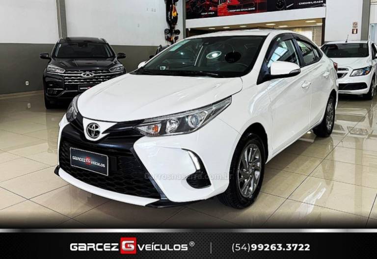TOYOTA - YARIS - 2022/2023 - Branca - R$ 93.000,00
