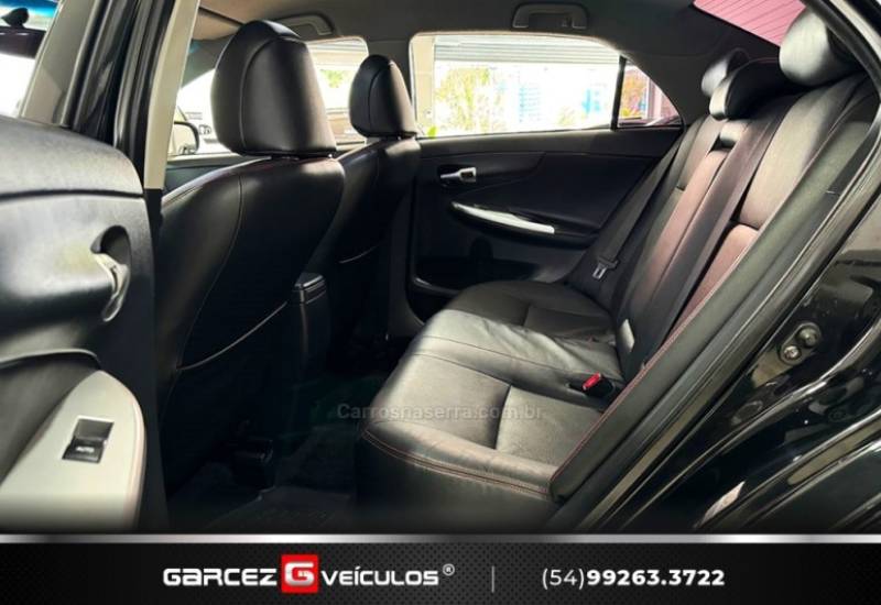 TOYOTA - COROLLA - 2013/2014 - Preta - R$ 75.900,00