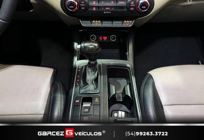KIA MOTORS - SORENTO - 2015/2016 - Preta - R$ 119.900,00