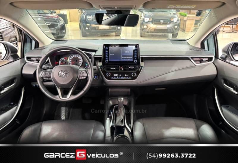 TOYOTA - COROLLA - 2022/2023 - Branca - R$ 136.000,00