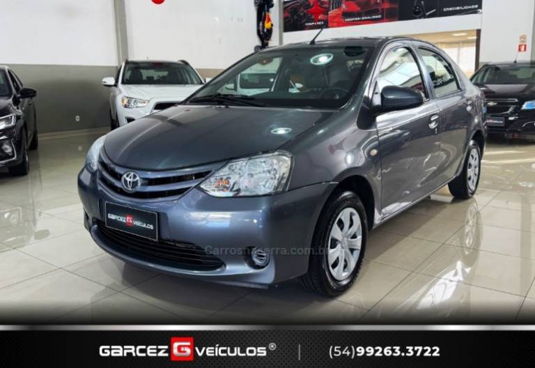 TOYOTA - ETIOS - 2016/2016 - Cinza - R$ 49.900,00