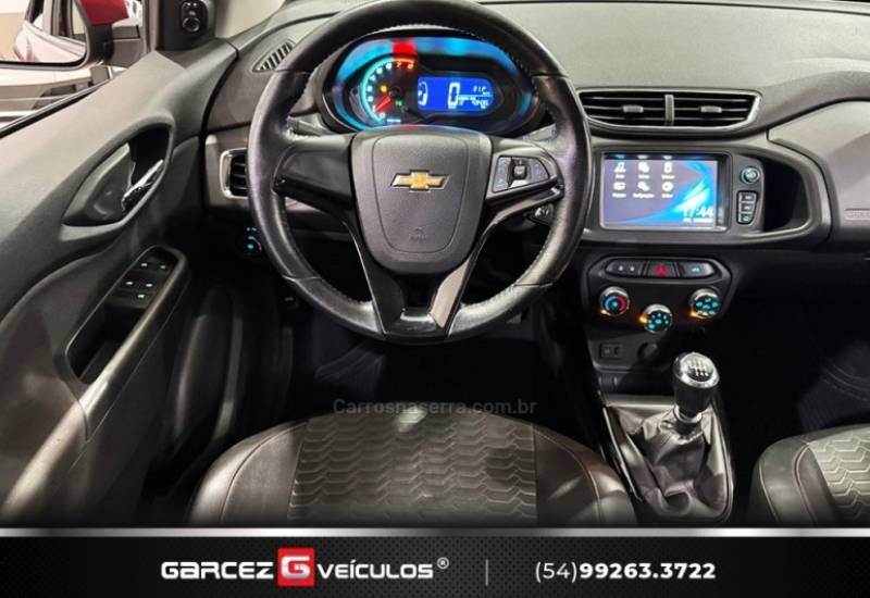 CHEVROLET - ONIX - 2016/2017 - Vermelha - R$ 65.000,00