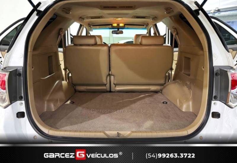 TOYOTA - HILUX SW4 - 2013/2013 - Branca - R$ 144.900,00