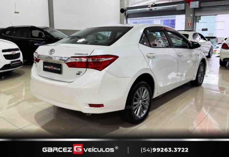 TOYOTA - COROLLA - 2015/2016 - Branca - R$ 88.000,00