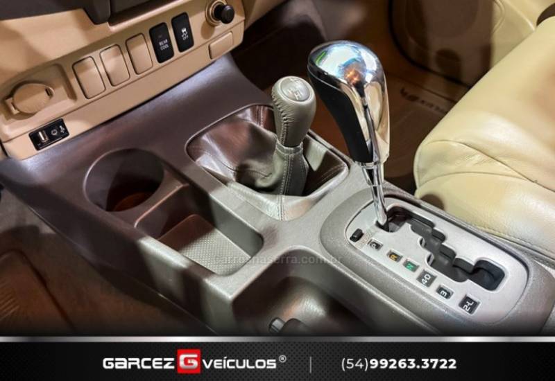 TOYOTA - HILUX SW4 - 2013/2013 - Branca - R$ 144.900,00