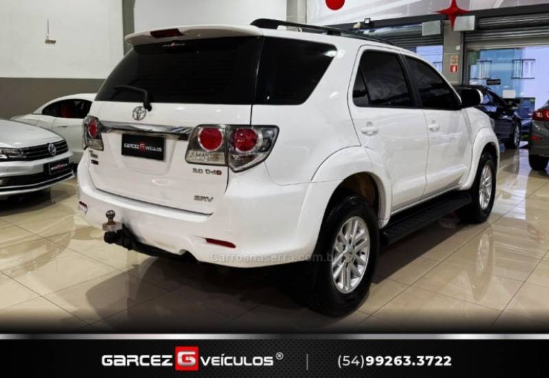 TOYOTA - HILUX SW4 - 2013/2013 - Branca - R$ 144.900,00
