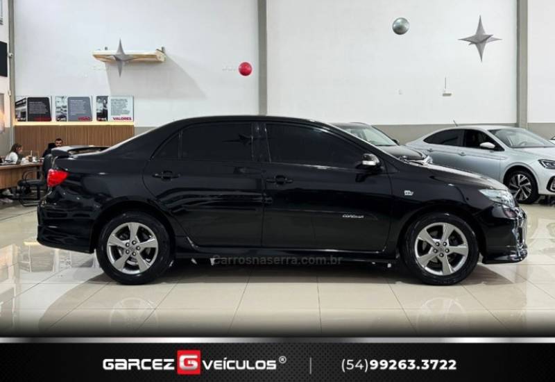 TOYOTA - COROLLA - 2013/2014 - Preta - R$ 75.900,00