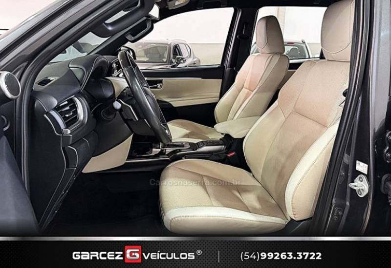 TOYOTA - HILUX SW4 - 2022/2022 - Cinza - R$ 339.900,00