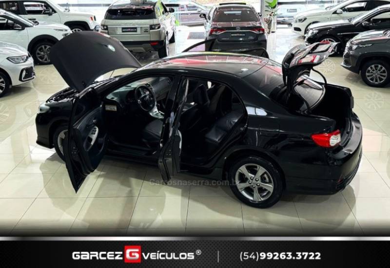 TOYOTA - COROLLA - 2013/2014 - Preta - R$ 75.900,00