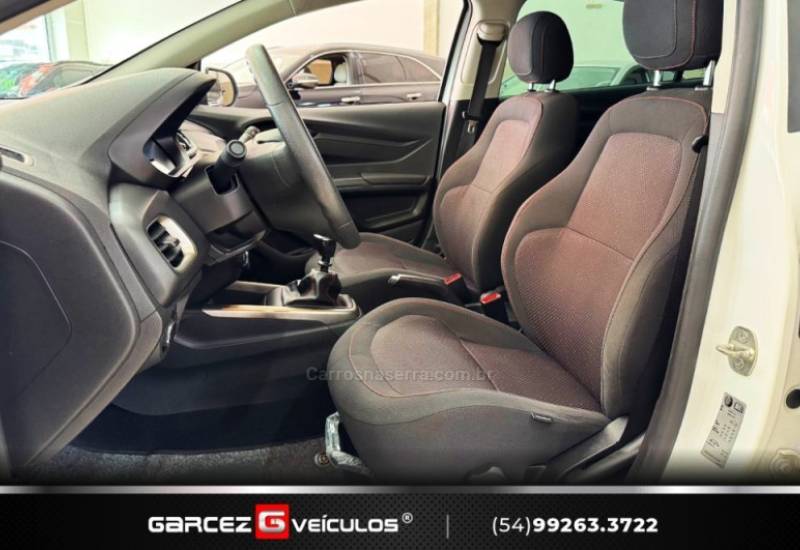 CHEVROLET - ONIX - 2015/2016 - Branca - R$ 55.900,00