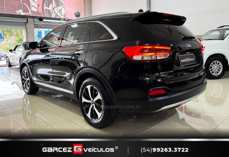 KIA MOTORS - SORENTO - 2015/2016 - Preta - R$ 119.900,00
