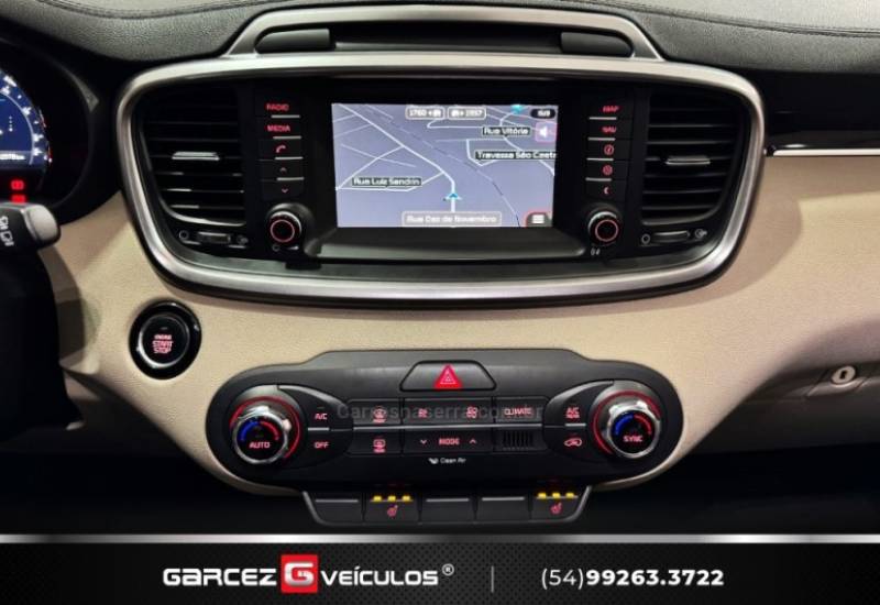 KIA MOTORS - SORENTO - 2015/2016 - Preta - R$ 119.900,00