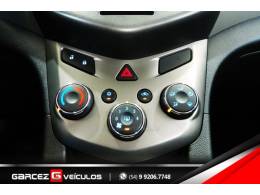 CHEVROLET - SONIC - 2013/2014 - Branca - R$ 42.900,00