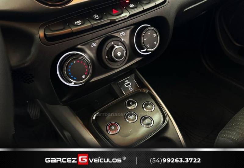 FIAT - CRONOS - 2017/2018 - Branca - R$ 64.900,00