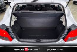 CHEVROLET - ONIX - 2015/2016 - Branca - R$ 55.900,00
