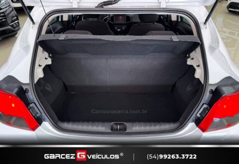 CHEVROLET - ONIX - 2015/2016 - Branca - R$ 55.900,00