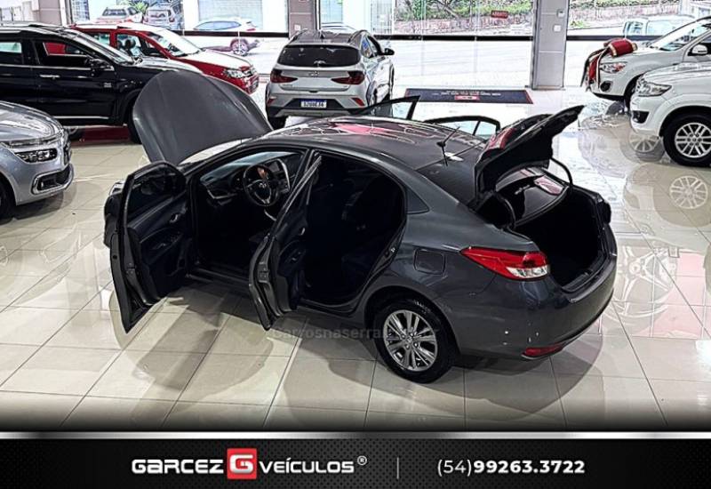 TOYOTA - YARIS - 2021/2022 - Cinza - R$ 84.900,00