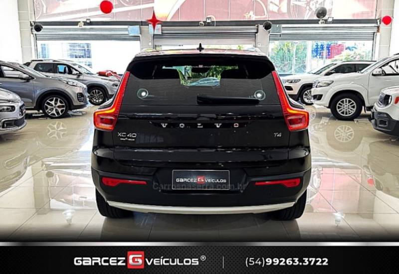 VOLVO - XC 40 - 2020/2020 - Preta - R$ 152.000,00