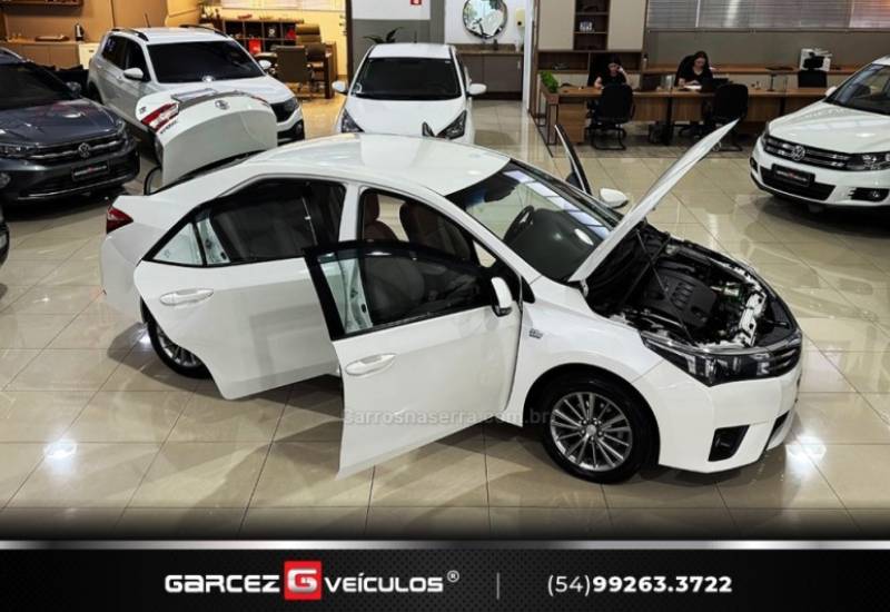 TOYOTA - COROLLA - 2015/2016 - Branca - R$ 88.000,00