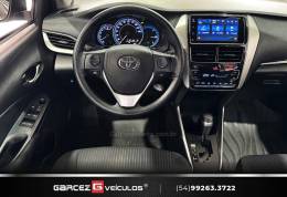 TOYOTA - YARIS - 2021/2022 - Cinza - R$ 84.900,00