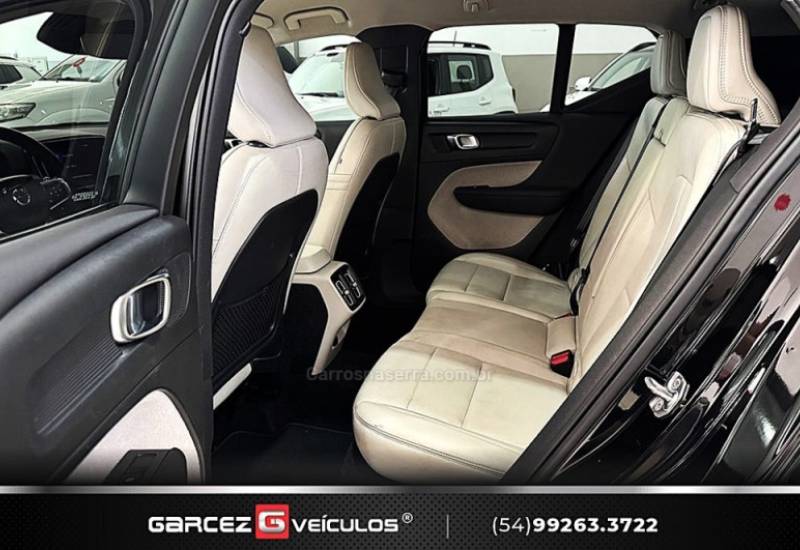 VOLVO - XC 40 - 2020/2020 - Preta - R$ 152.000,00