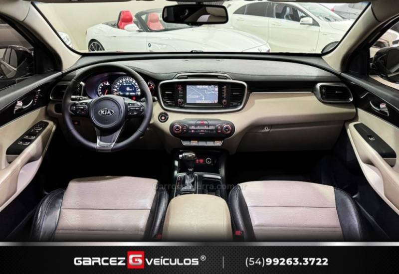 KIA MOTORS - SORENTO - 2015/2016 - Preta - R$ 119.900,00