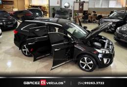 KIA MOTORS - SORENTO - 2015/2016 - Preta - R$ 119.900,00