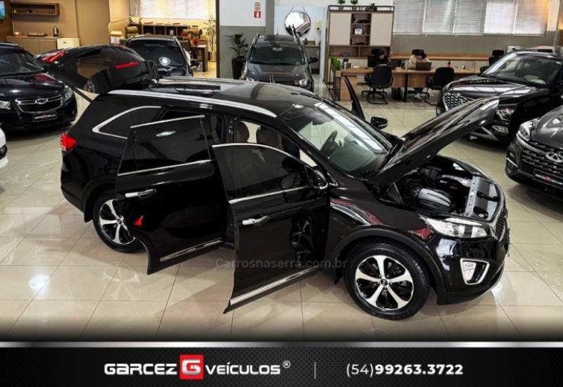 KIA MOTORS - SORENTO - 2015/2016 - Preta - R$ 119.900,00