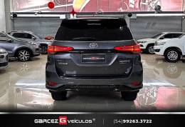 TOYOTA - HILUX SW4 - 2022/2022 - Cinza - R$ 339.900,00