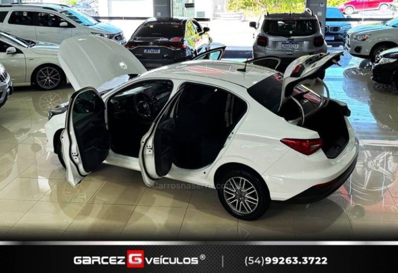 FIAT - CRONOS - 2017/2018 - Branca - R$ 64.900,00