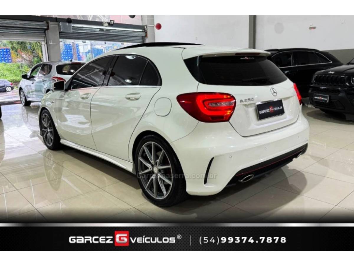 MERCEDES-BENZ - A 250 - 2014/2015 - Branca - R$ 125.000,00