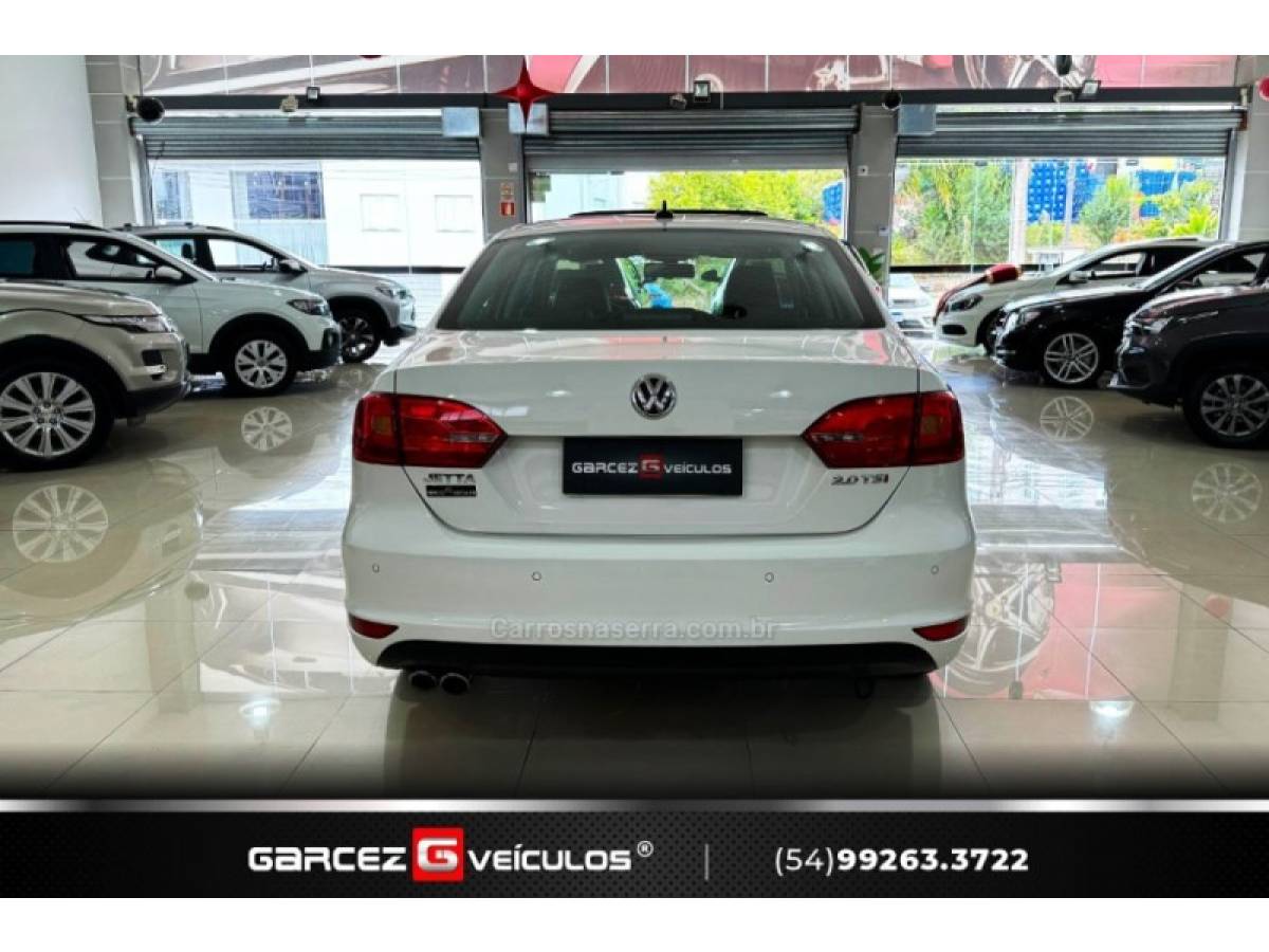 VOLKSWAGEN - JETTA - 2011/2012 - Branca - R$ 69.900,00